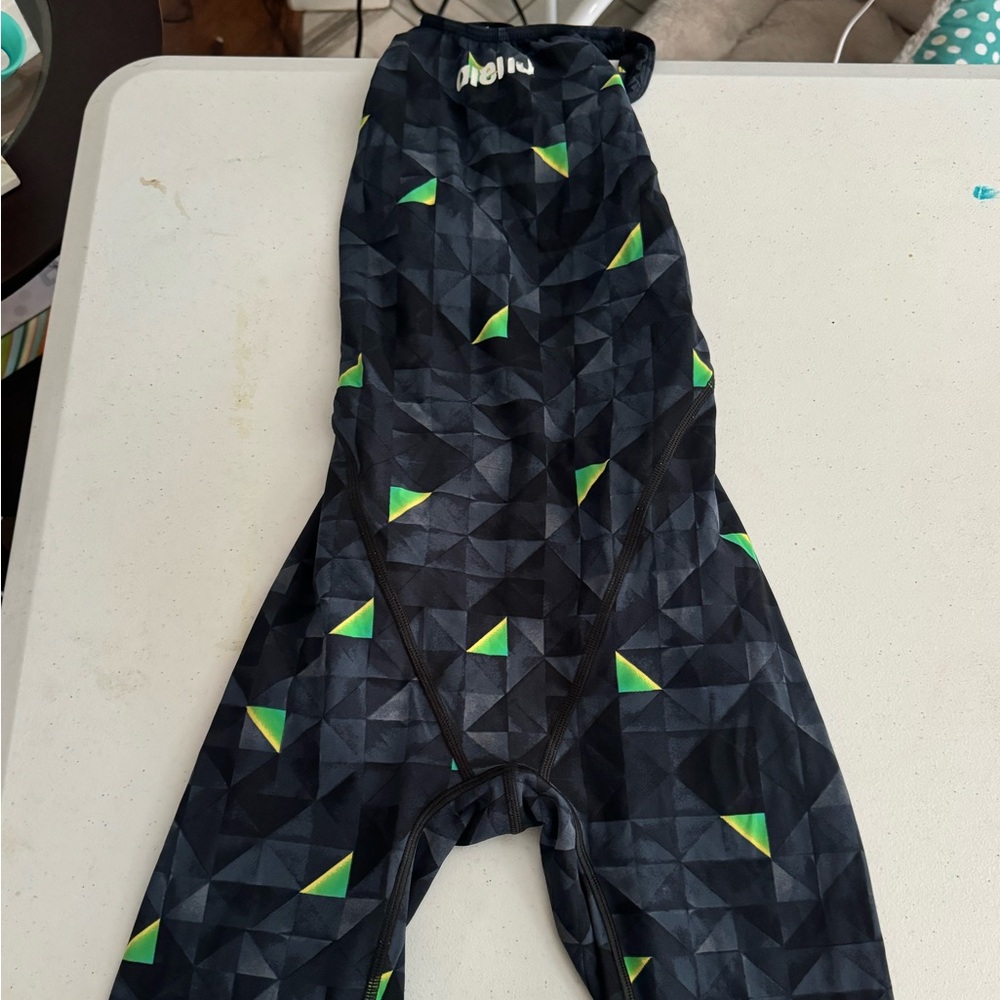 Arena Tech Suit. Size:26. Never Worn.